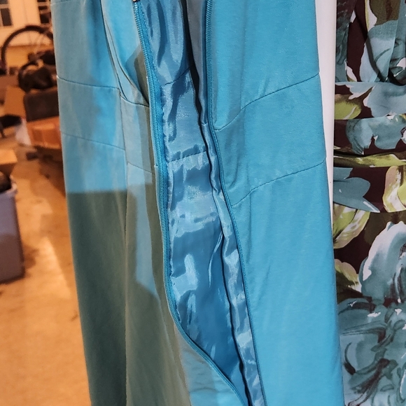 Dress - Picture 4 of 4